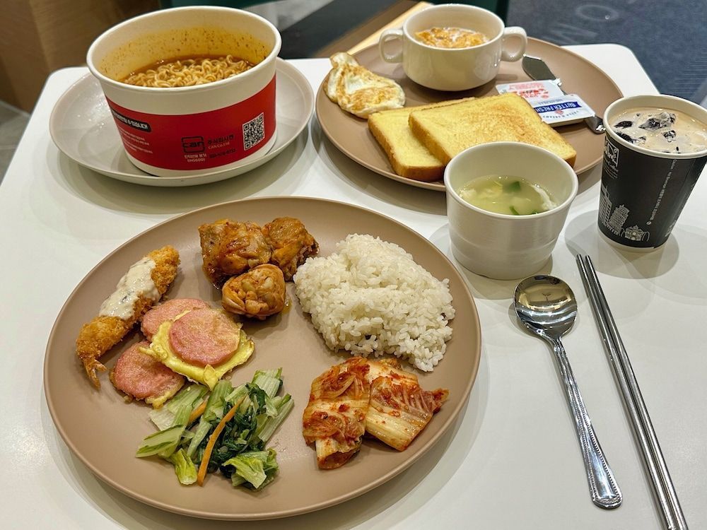 HotelHound Jeonju Junghwasan 1