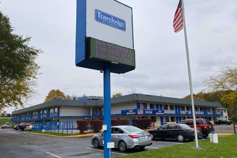 Travelodge by Wyndham Grand Rapids North 1