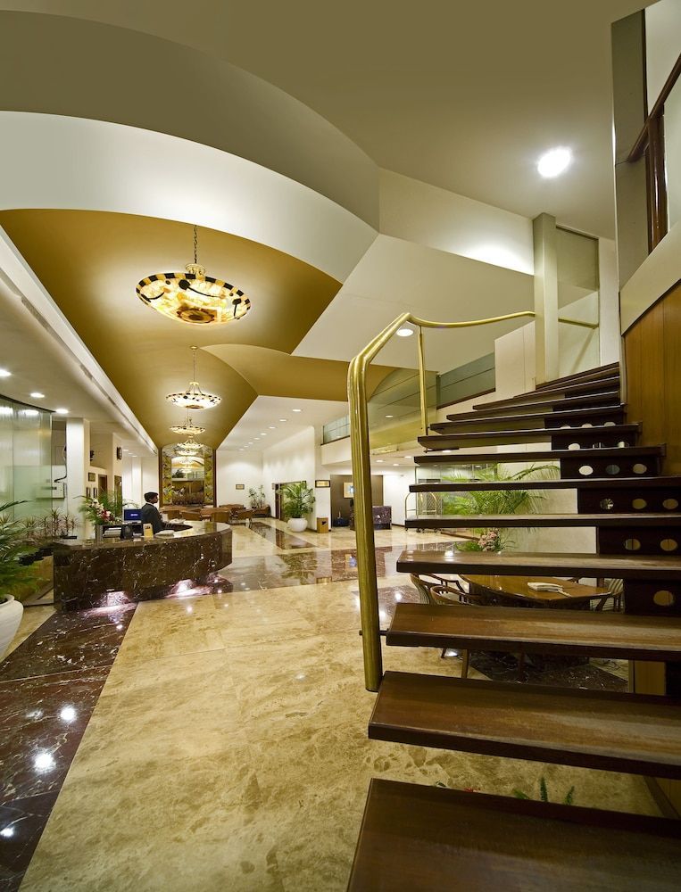 Hotel Aurora Towers 2