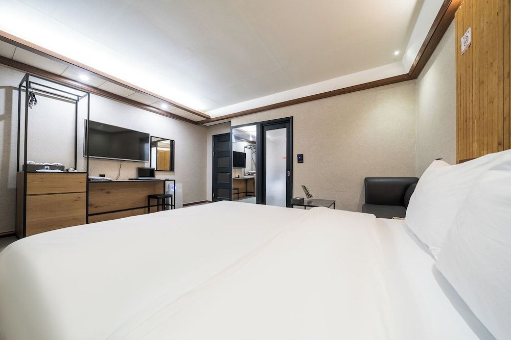 SKYHOTEL 2