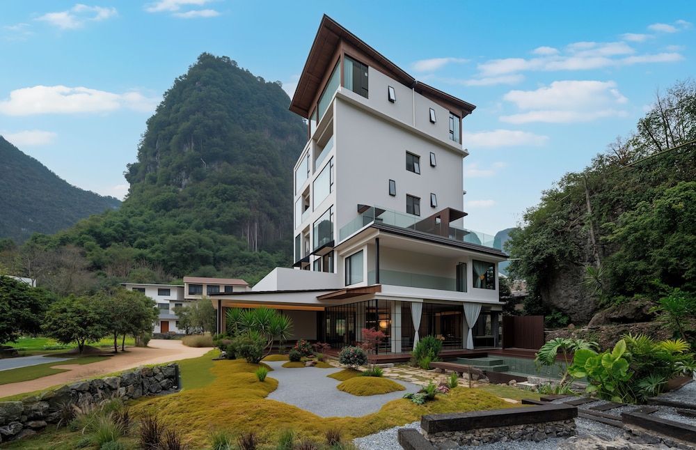 Hidden Valley Hotel 1