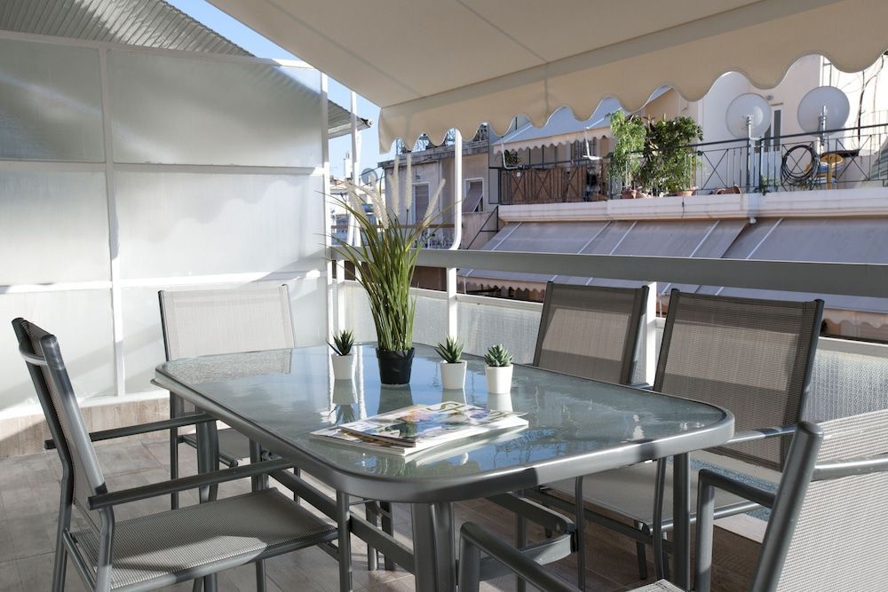 Kolonos - A Renovated Apartment 1