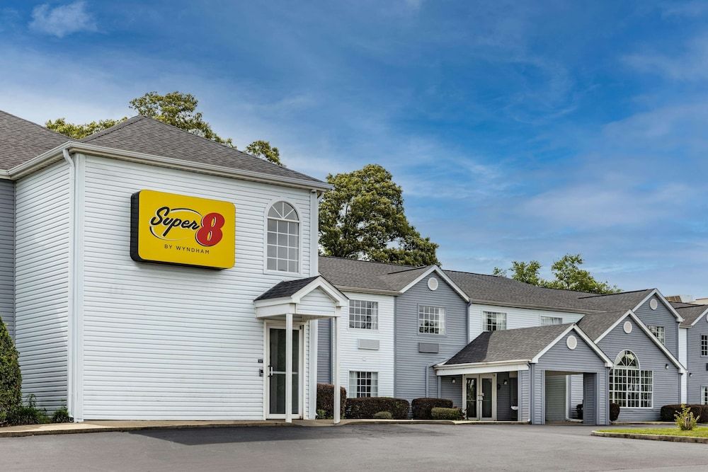 Super 8 by Wyndham Pensacola 1