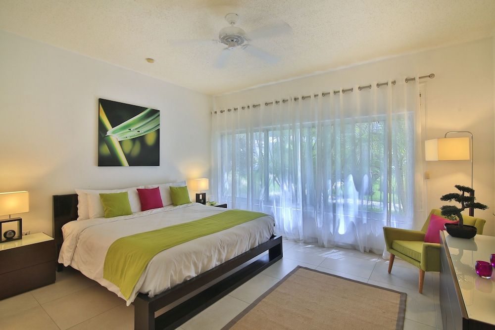 Cupecoy Beach Club 2