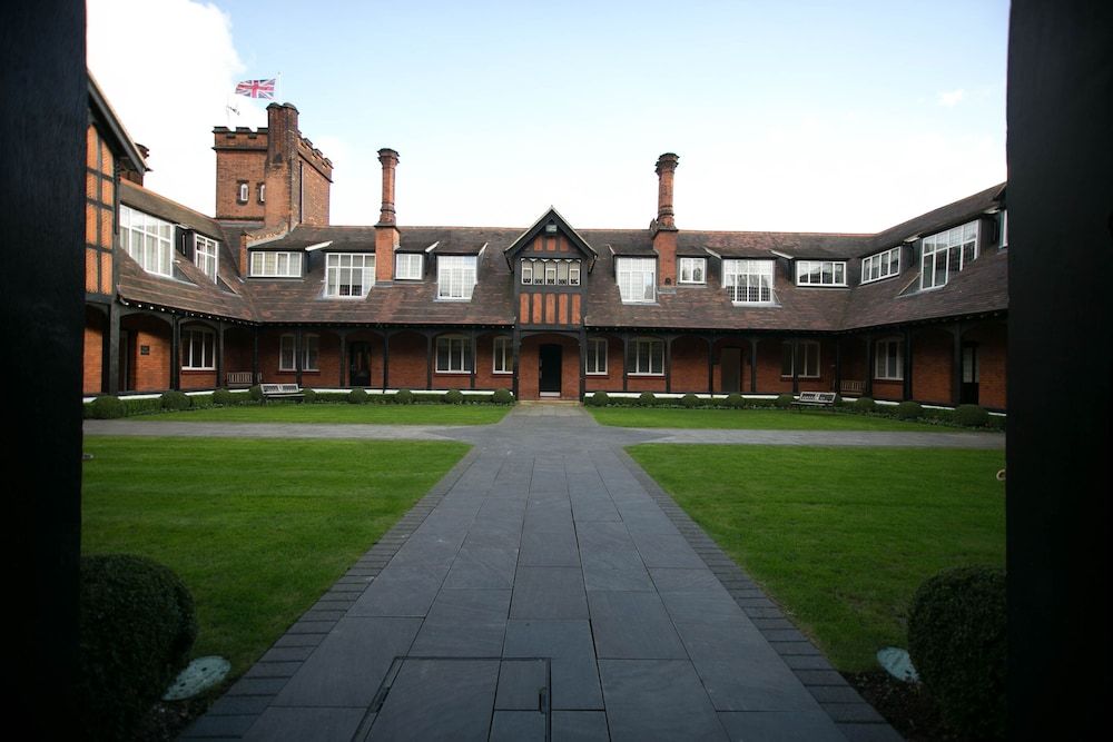 The Pillar Hotel 1