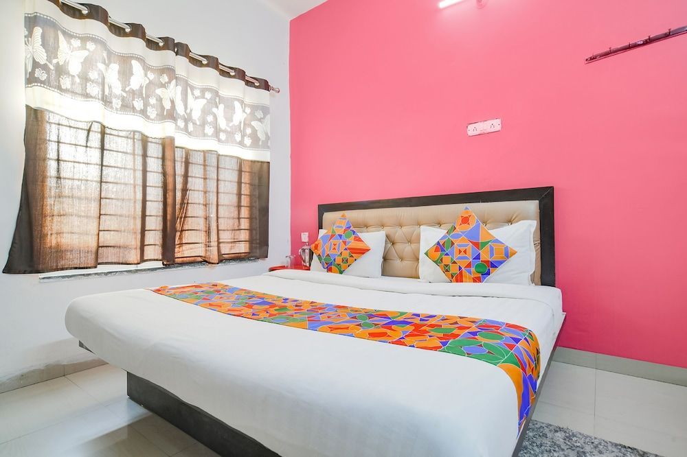 Fabexpress Royal Palace Inn 1