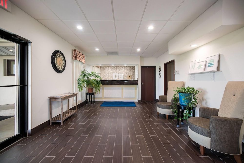 Ramada by Wyndham Effingham 2