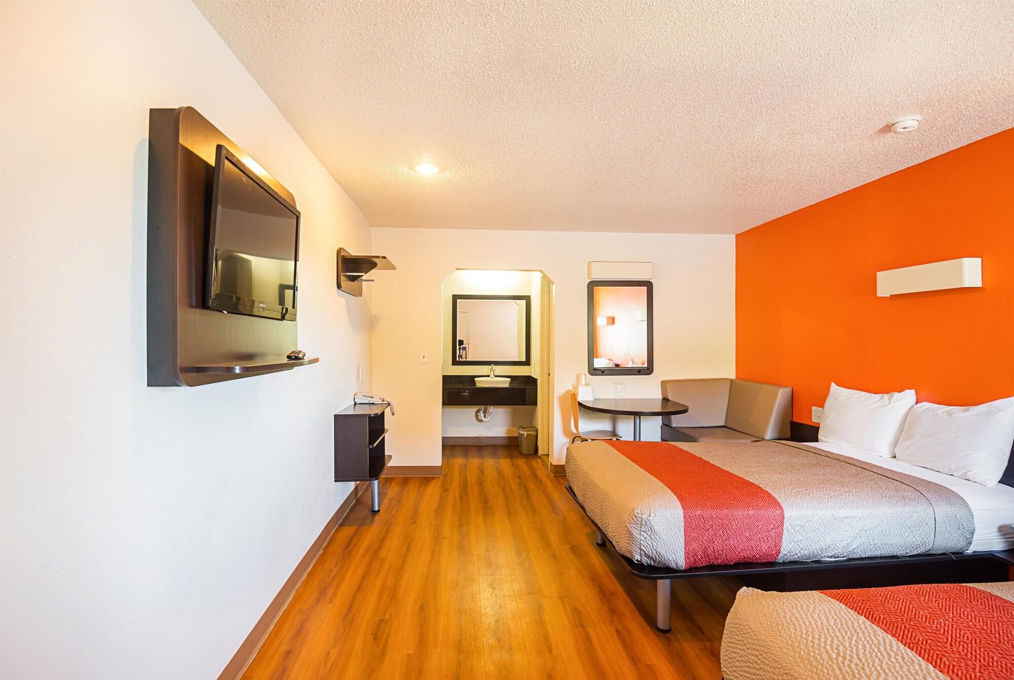 Motel6 Blue Springs, MO 1