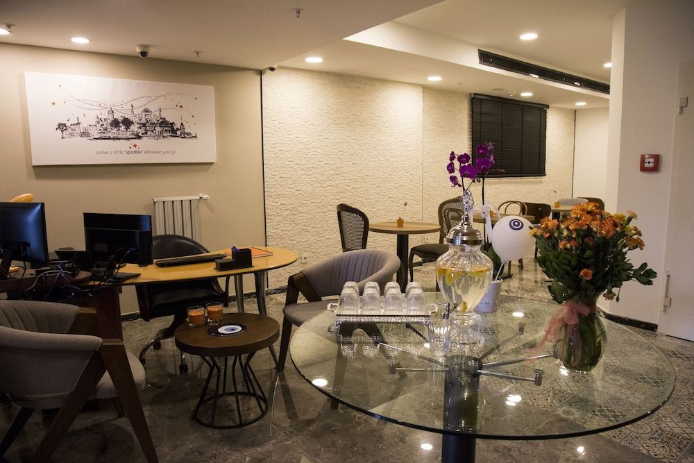 Sparkle Hotel 2