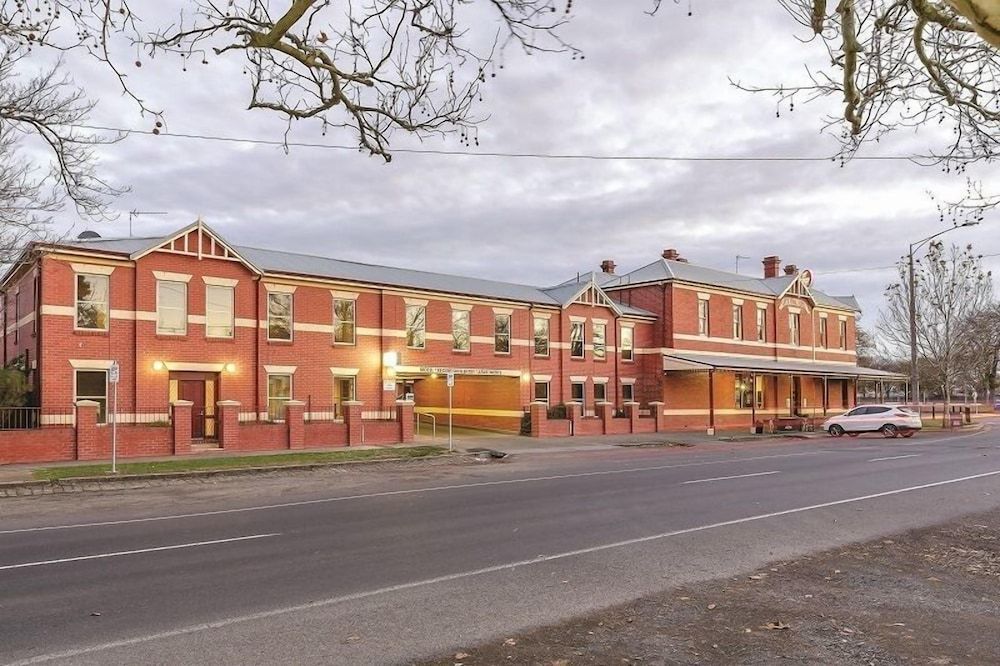 Lake Inn - Ballarat 1