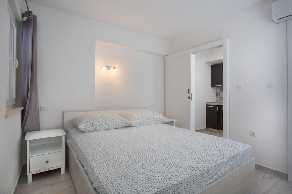 Serious Job Apartment 1