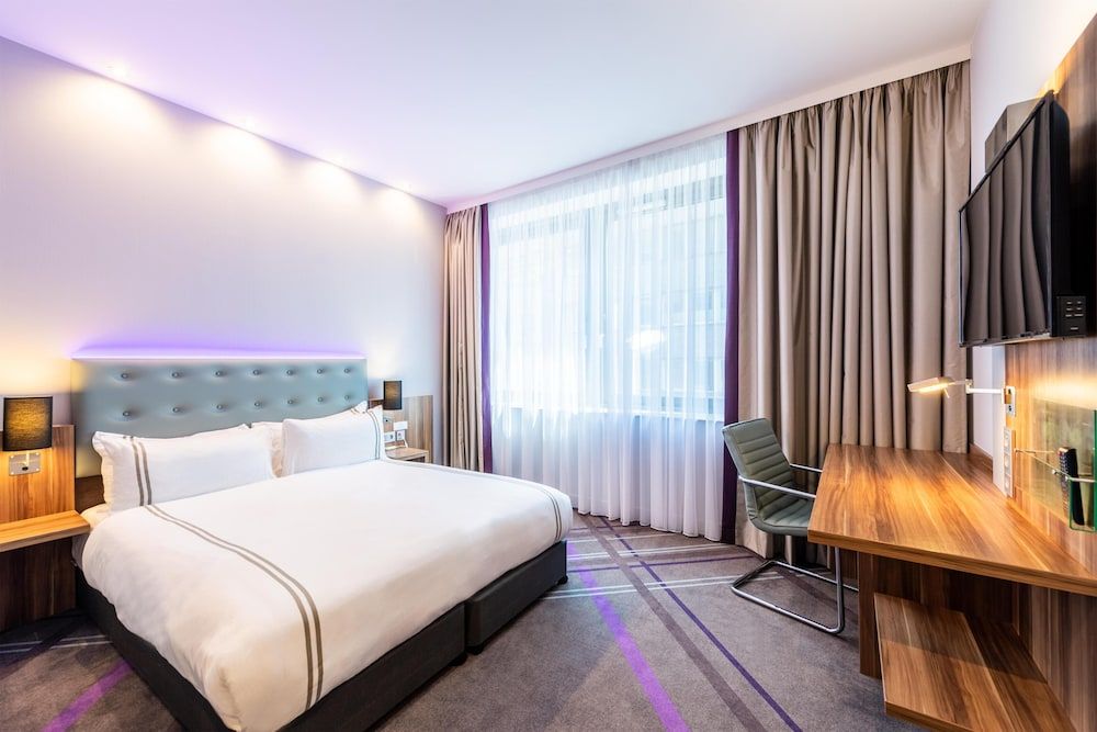 Premier Inn Frankfurt City Centre 1