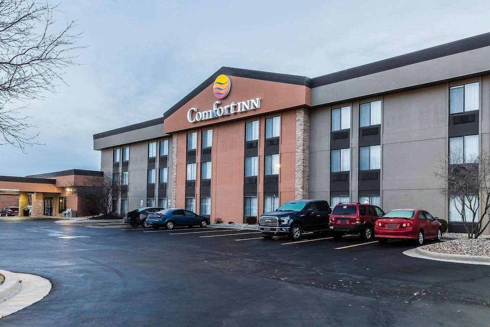 Comfort Inn Alton near I-255 1