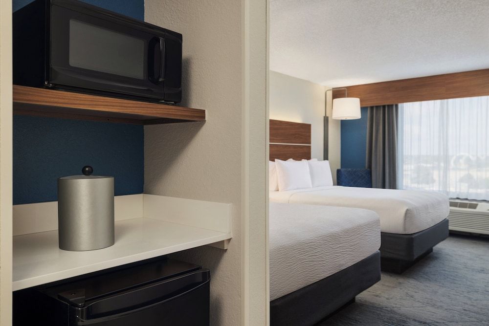Holiday Inn Express & Suites INDIANAPOLIS DTN-CONV CTR AREA by IHG 2