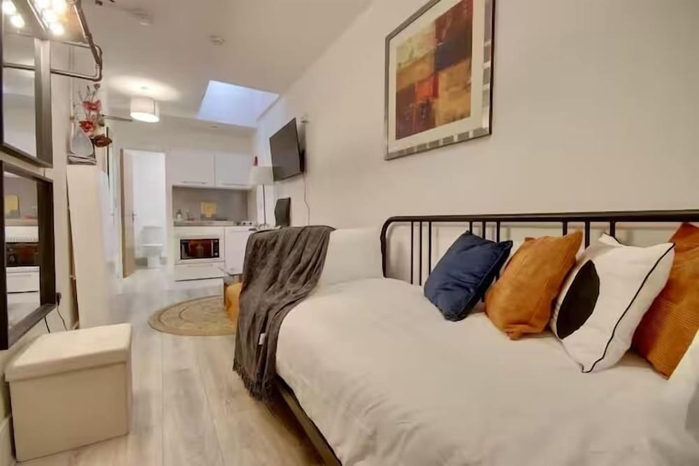 Stunning Compact Studio in Portsea 1