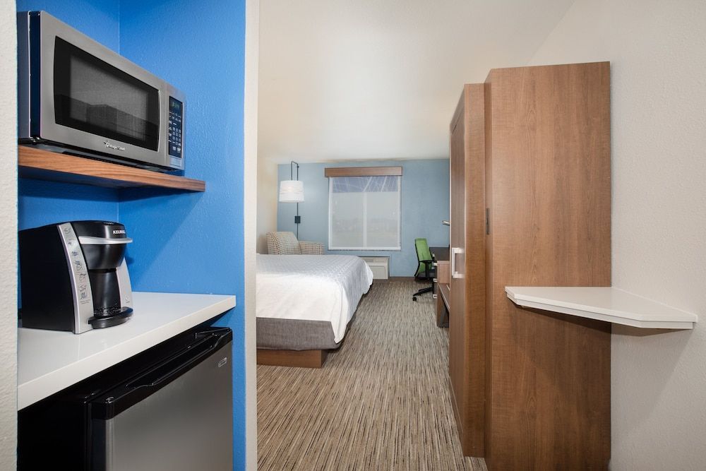 Holiday Inn Express & Suites CHOWCHILLA - YOSEMITE PK AREA by IHG 2