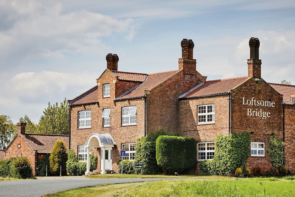 Loftsome Bridge Hotel 1