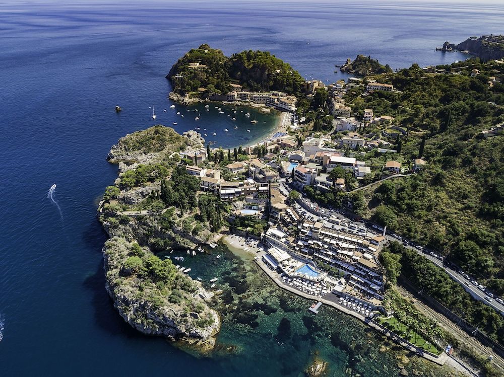 Atlantis Bay - The Leading Hotel of the World 1