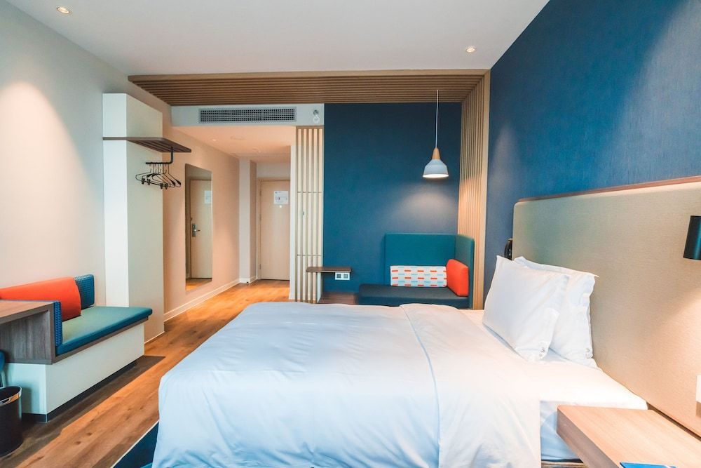 Holiday Inn Express Pengzhou Downtown by IHG 2