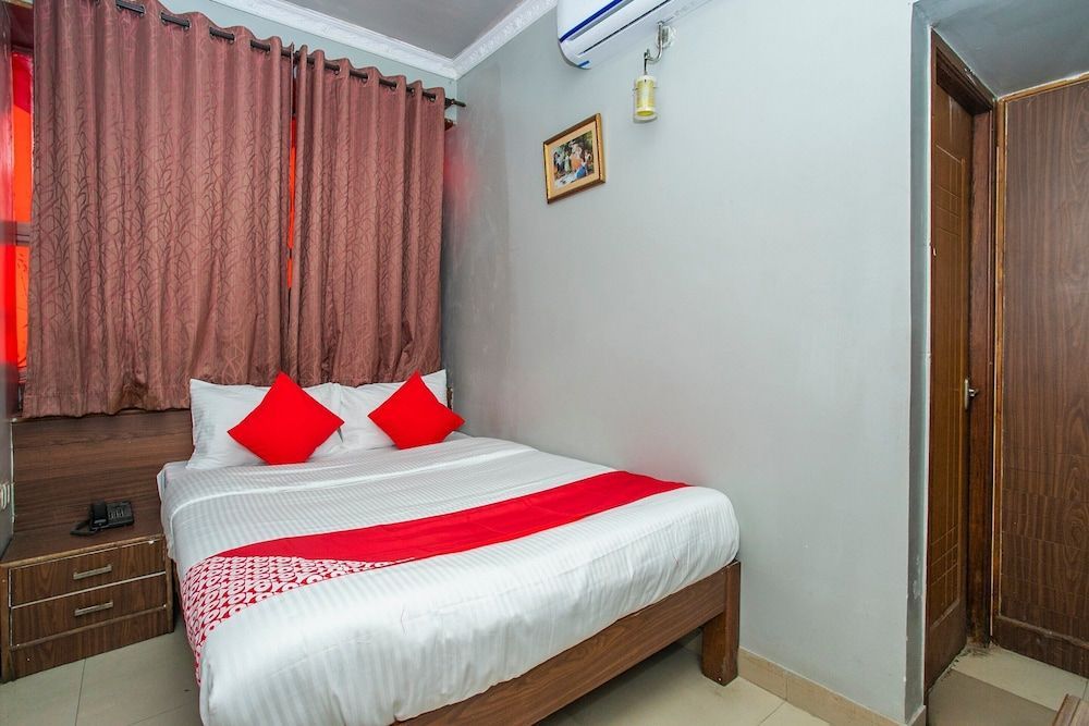 OYO Flagship 18338 White Fort 1