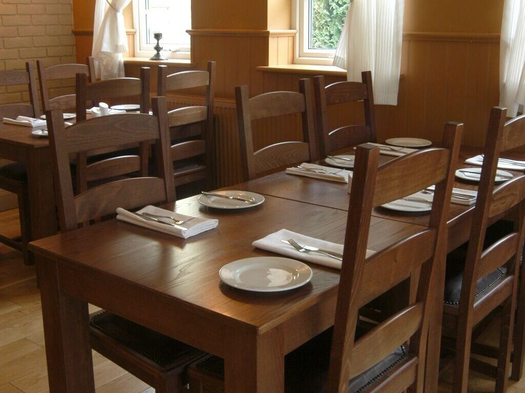 The Prince Albert Pub & Hotel with onsite FREE PARKING 2 minutes from Legoland 1
