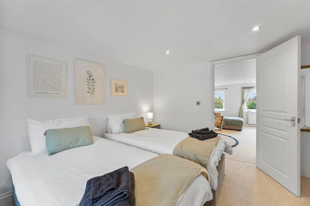 Perfect Location, dog Friendly Beautiful Home 1