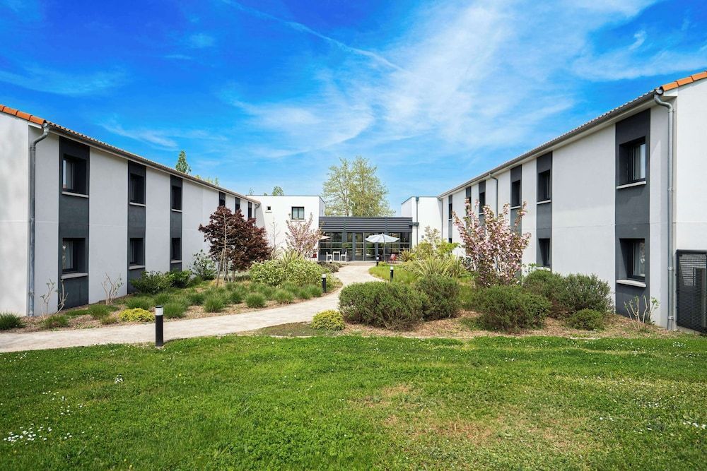Sure Hotel by Best Western Les Portes de Montauban 1