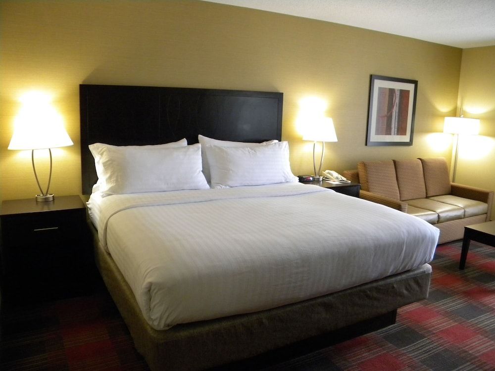 Holiday Inn Express & Suites BOWLING GREEN by IHG 2