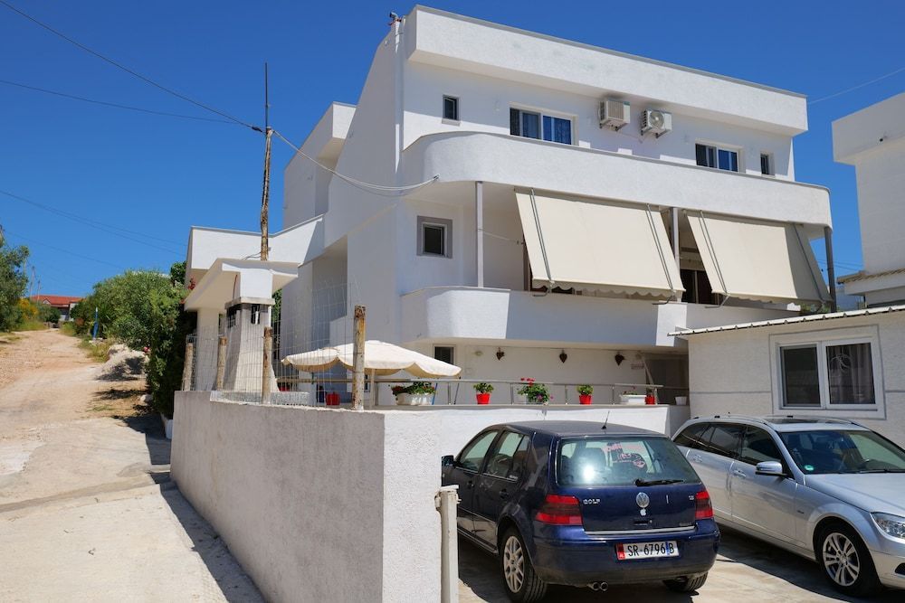 Vila Xhafa 1