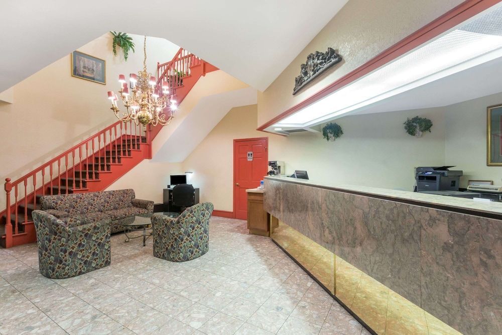 Days Inn by Wyndham Savannah Airport 2