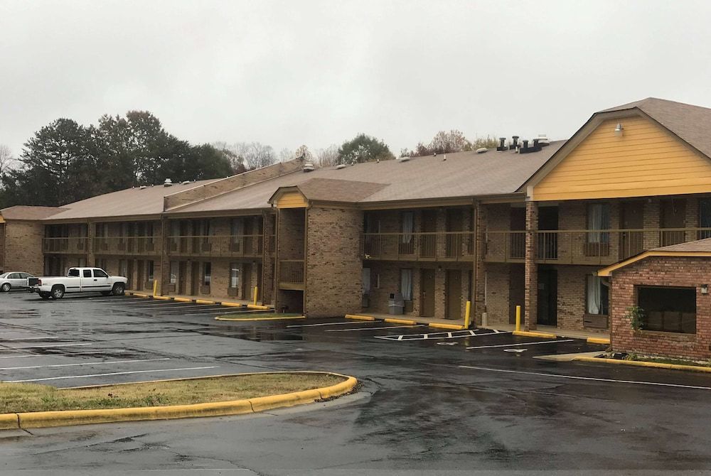 Days Inn by Wyndham King-Winston Salem Area 1