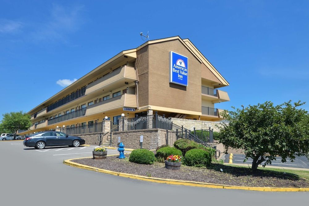 Americas Best Value Inn Pittsburgh Airport 1