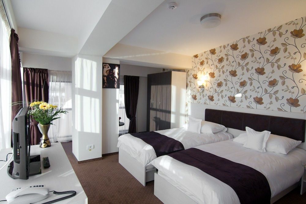 West Plaza Hotel 1