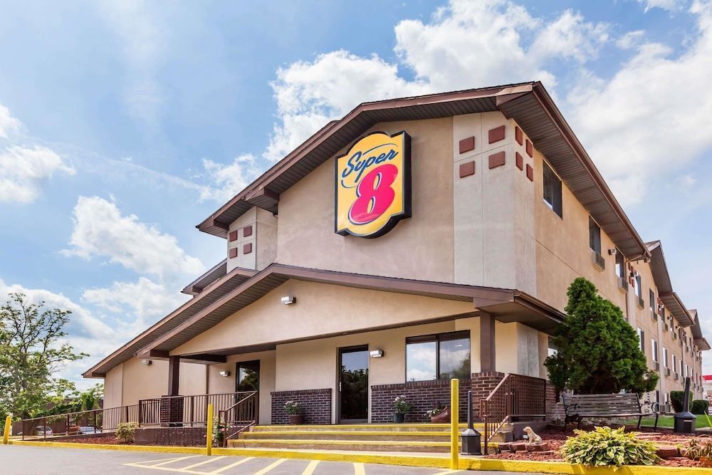 Super 8 by Wyndham Dunbar/Charleston Area 1