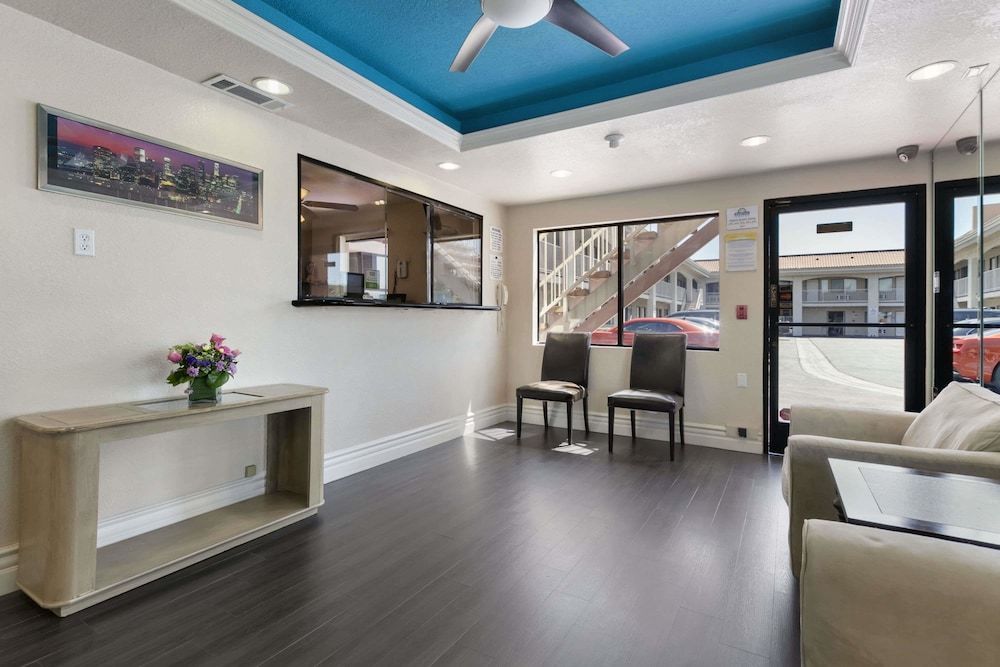 Days Inn by Wyndham Downey 2