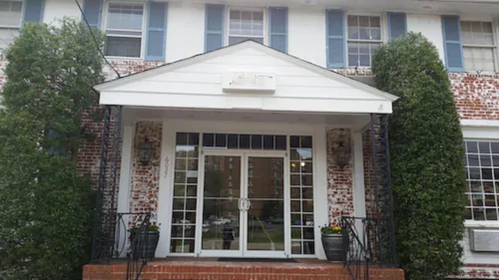 The Virginia Lodge 1