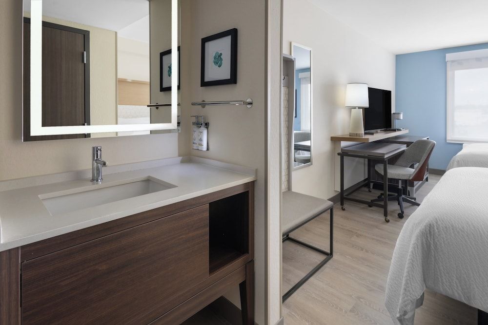 Holiday Inn & Suites RICHMOND - WEST END by IHG 2