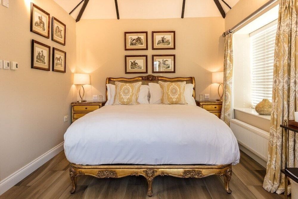 Cowdray Lodge B&B rooms 1