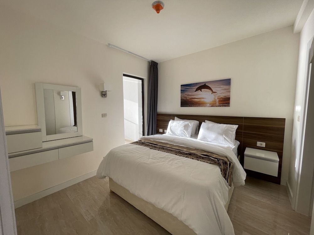 PORTO & ALMIRA BEACH 1