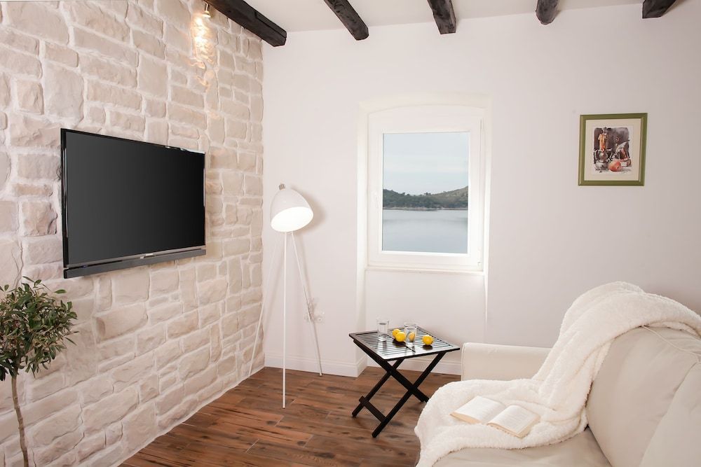 Apartment A&E 2