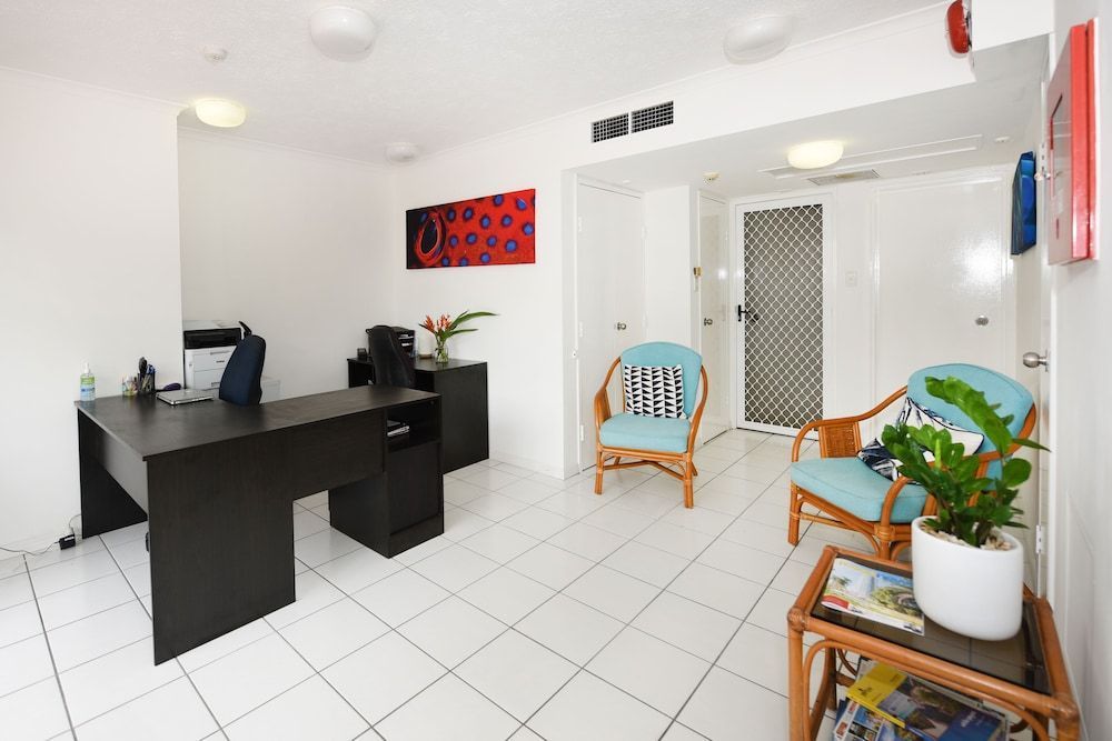 Golden Sands Beachfront Apartment Resort 2