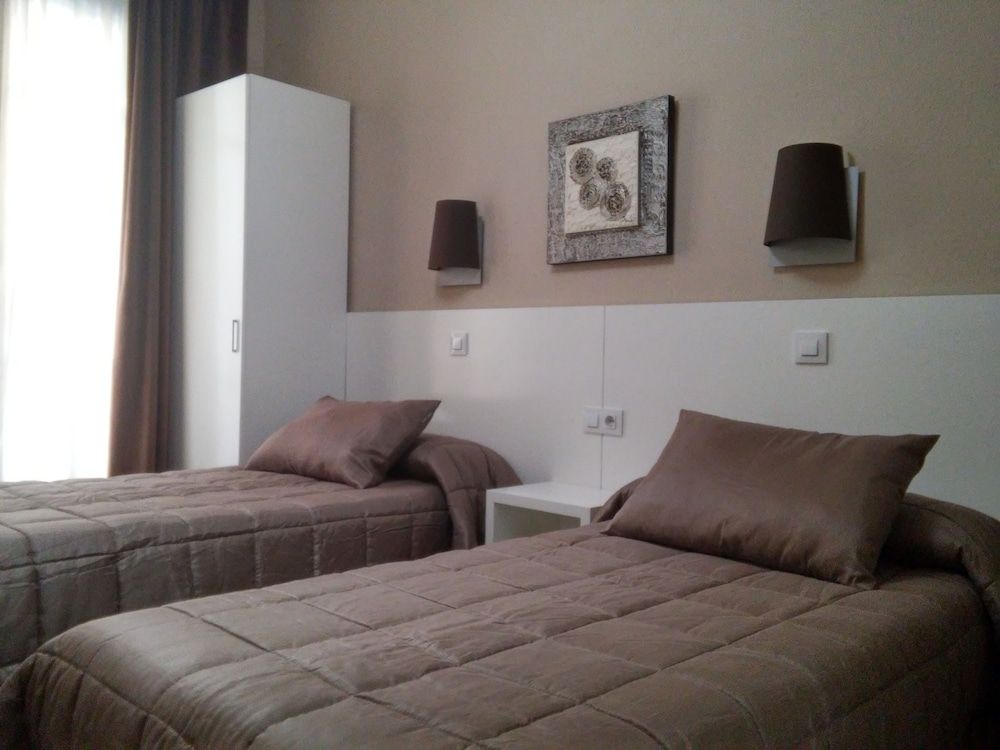 Hostal Lesseps 2