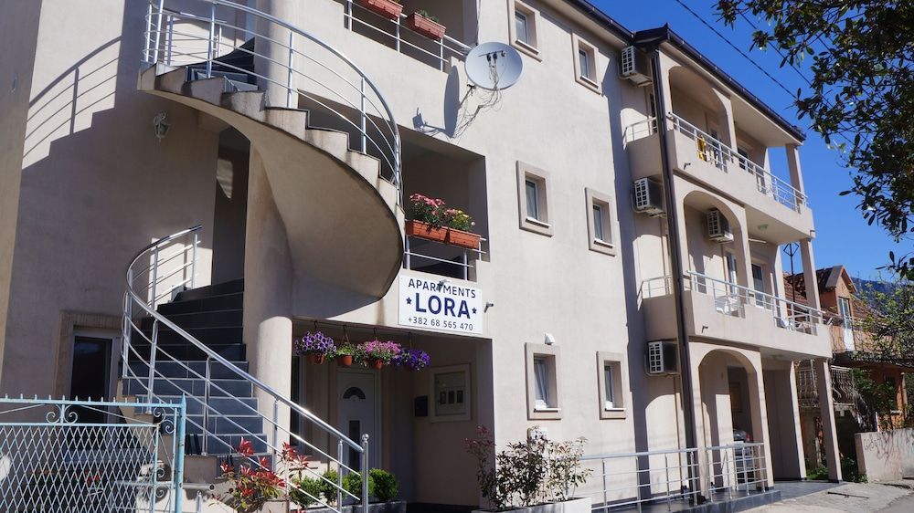 Apartments Lora 1