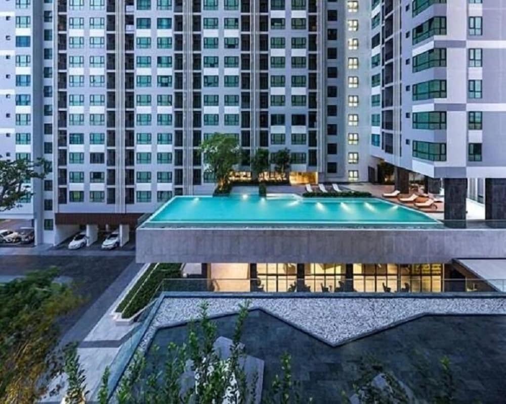 the base central pattaya seaview 1