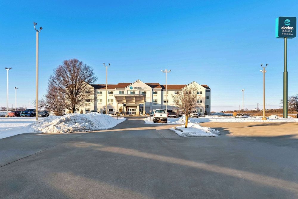 Clarion Pointe Mattoon near University 1