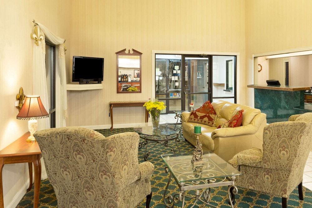 Super 8 by Wyndham Covington 2