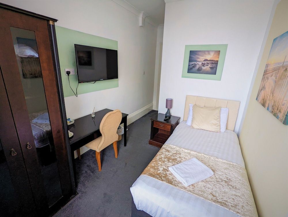 Cecil Court Hotel 2