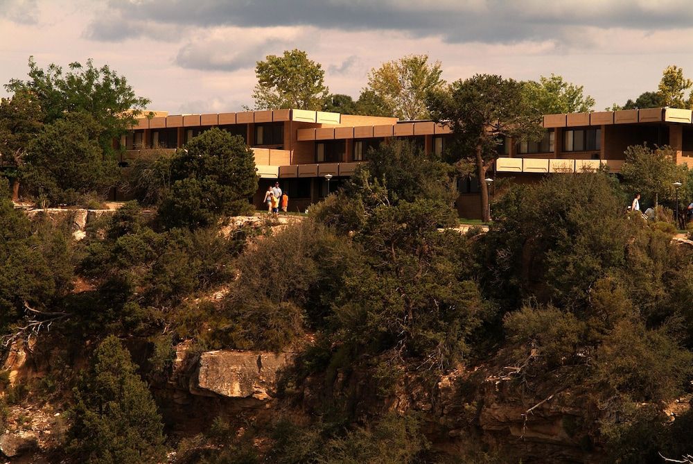 Thunderbird Lodge - Inside the Park 1