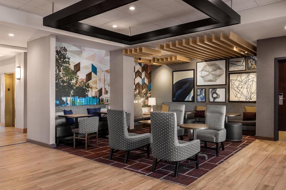 Hyatt Place Indianapolis Airport 2