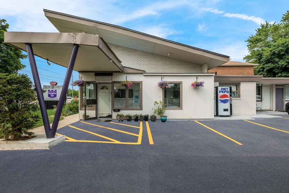 Knights Inn Burlington, ON 1